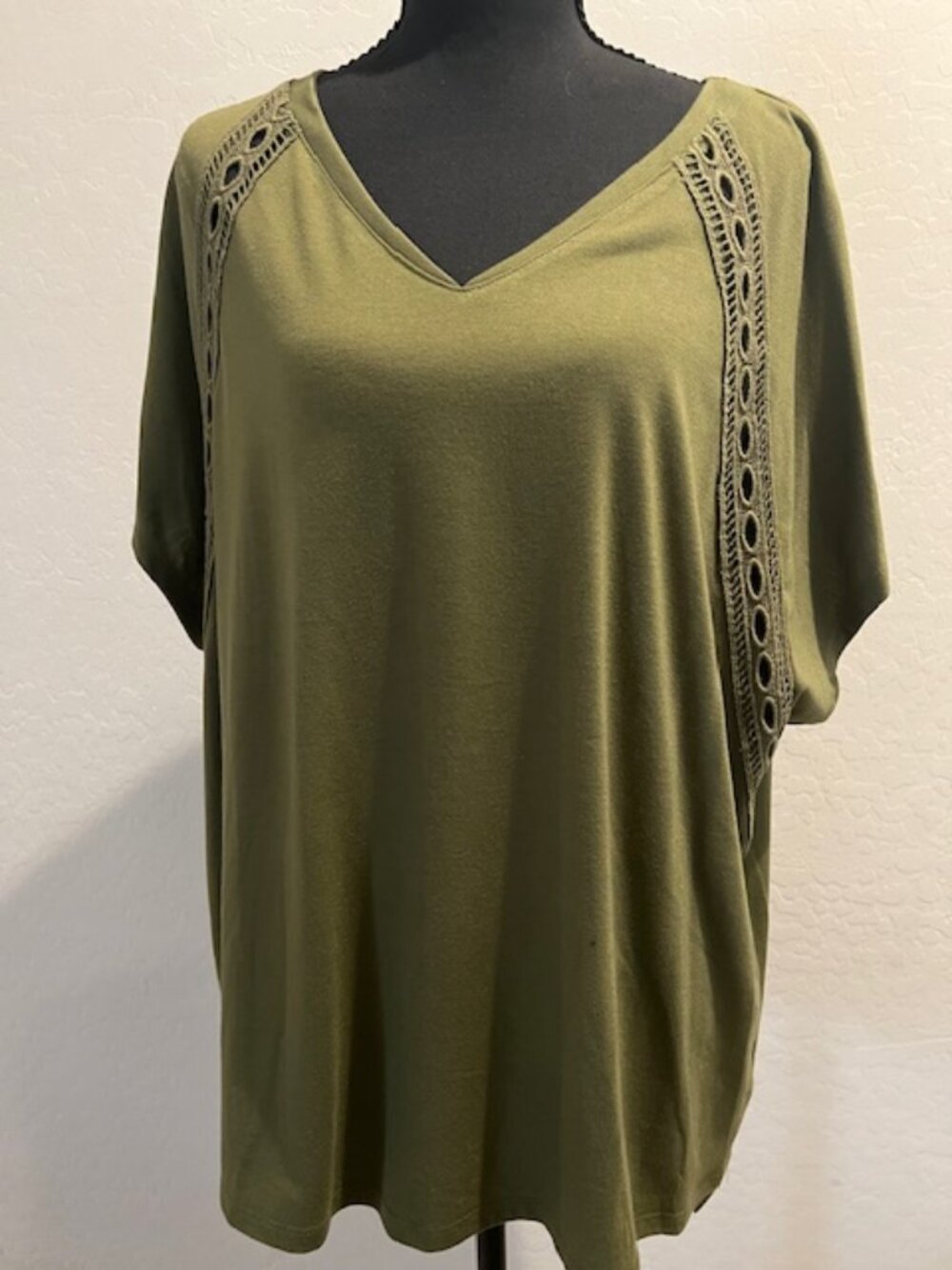 NWOT Olive Green Crochet Trim V-Neck Top XL Boho Casual short sleeve